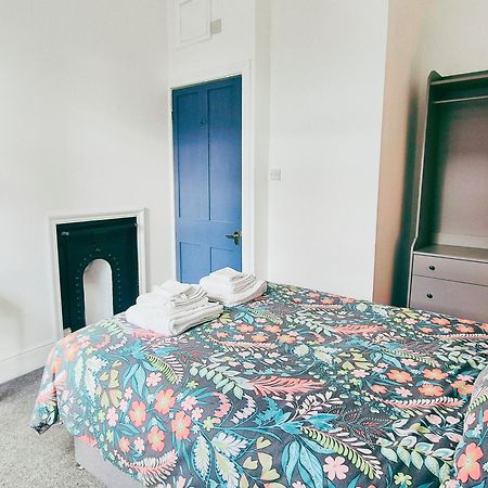 Cozy Room In Modern House Near ノッティンガム エクステリア 写真