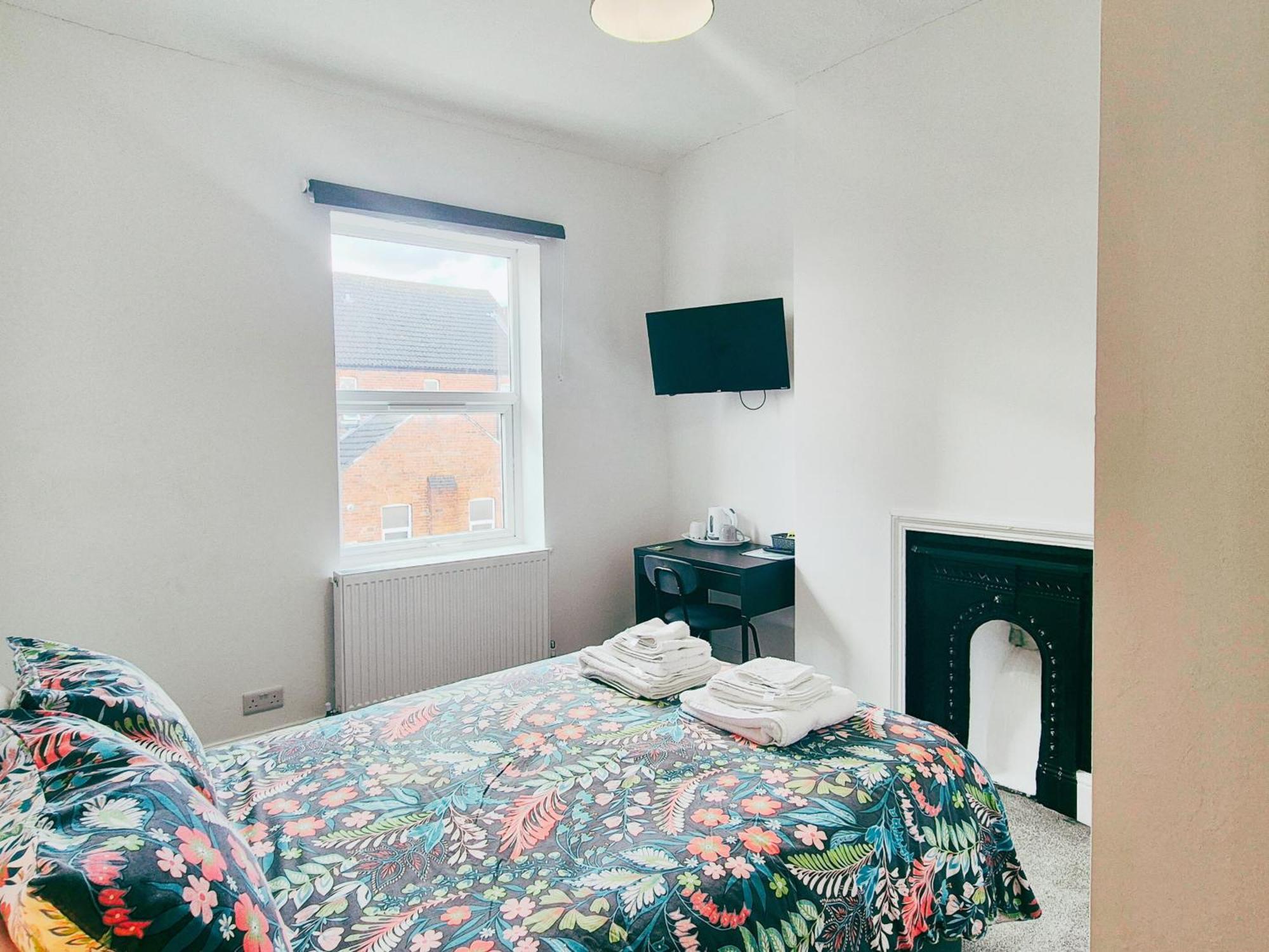 Cozy Room In Modern House Near ノッティンガム エクステリア 写真