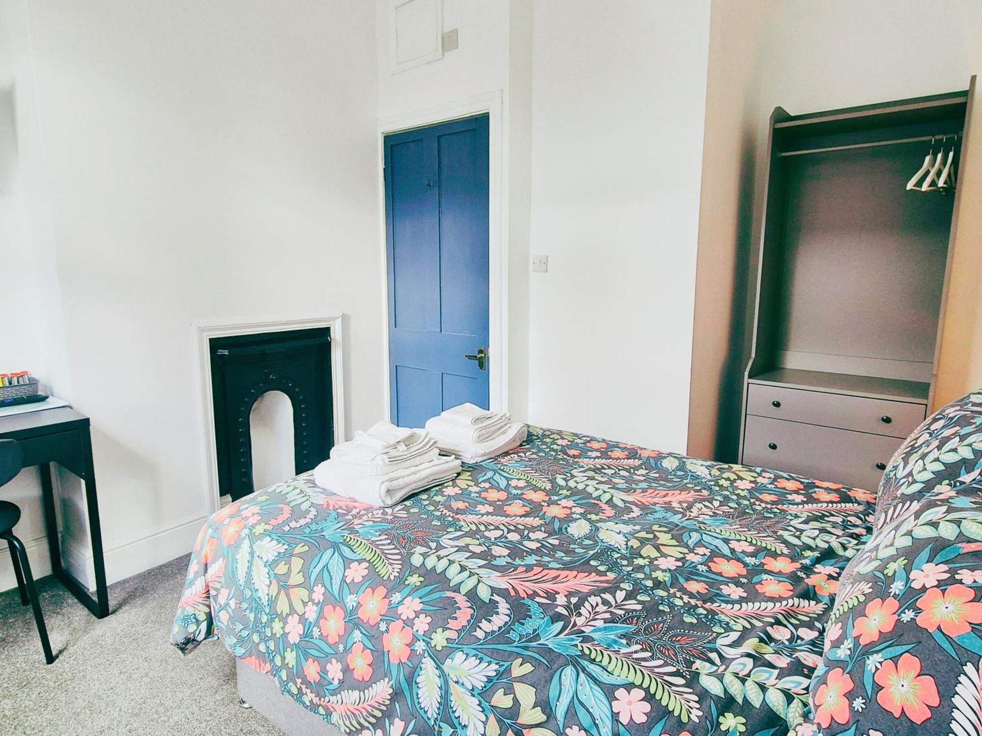 Cozy Room In Modern House Near ノッティンガム エクステリア 写真